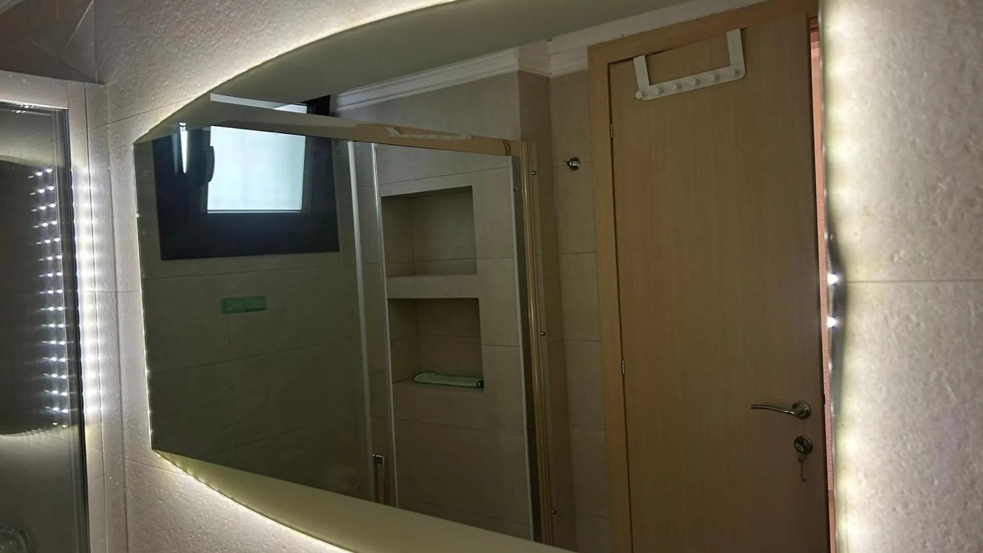 펜션 Maisonette With Garden Under The Elani Pines