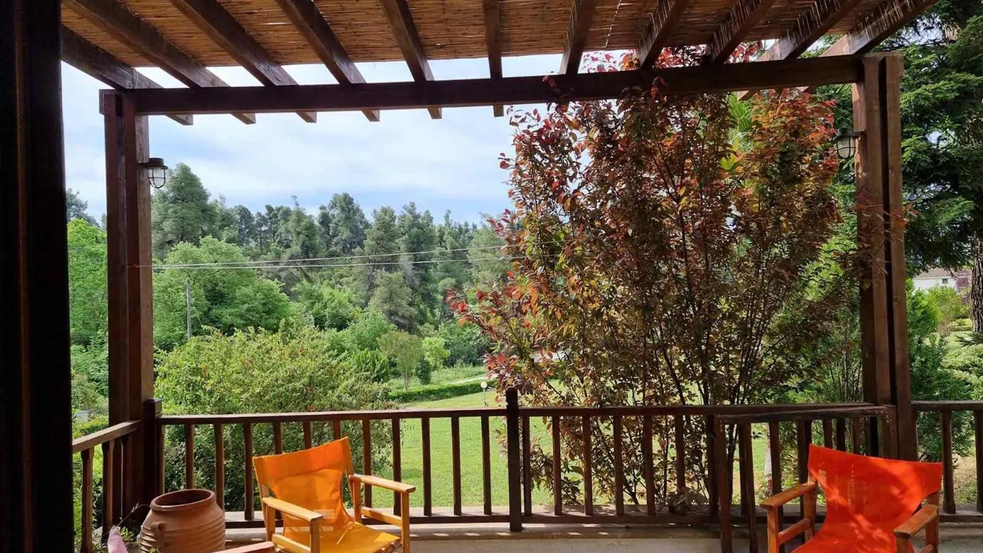 펜션 Maisonette With Garden Under The Elani Pines