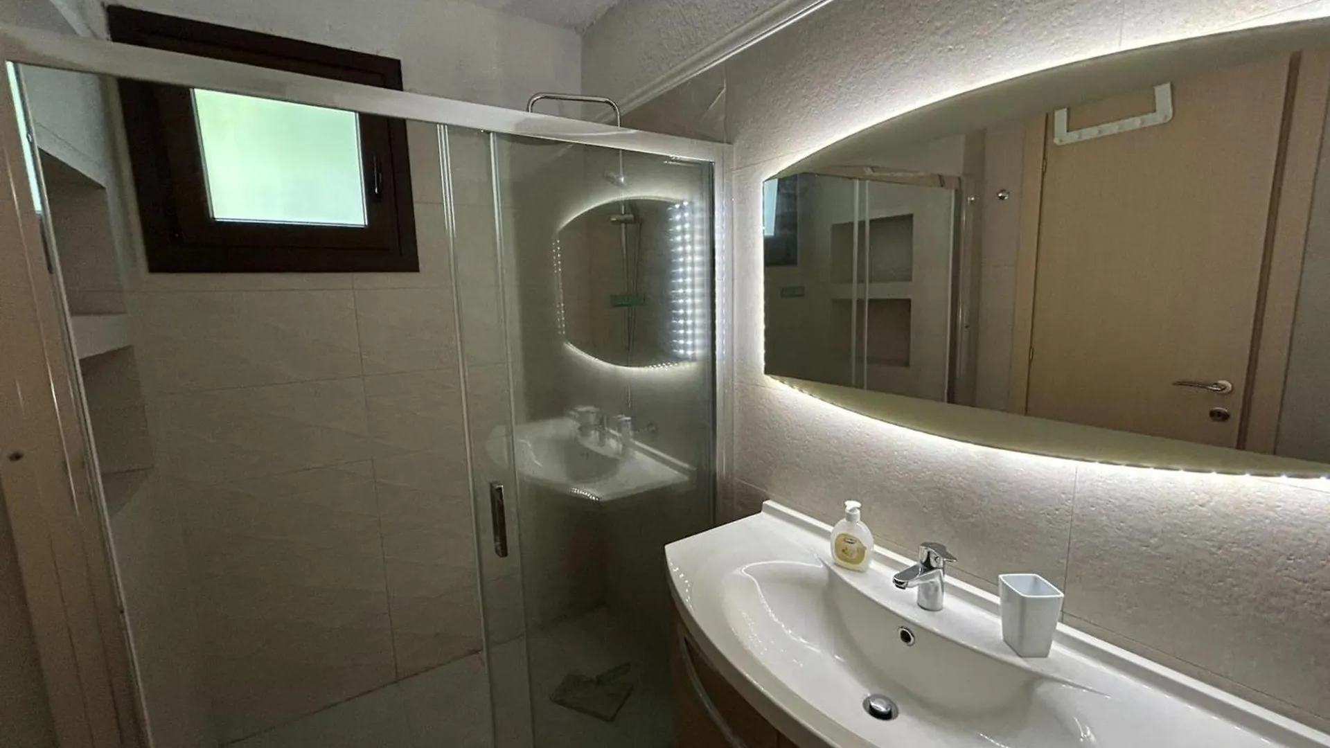 펜션 Maisonette With Garden Under The Elani Pines